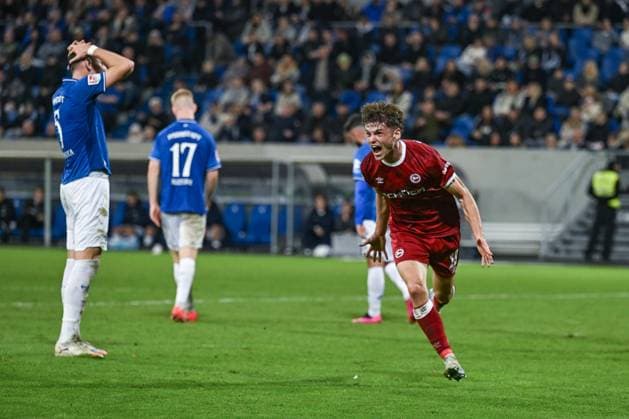 01.11.2025, Fussball, 2. Bundesliga, 11. Spieltag Saison 2025 2026, SV Darmstadt 98 - DSC Arminia Bielefeld, Maximilian Grosser (DSC Arminia Bielefeld) freut sich über das Tor zum 2:2, xRHR-FOTO TKx