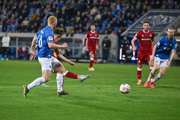 01.11.2025, Fussball, 2. Bundesliga, 11. Spieltag Saison 2025 2026, SV Darmstadt 98 - DSC Arminia Bielefeld, Maximilian Grosser (DSC Arminia Bielefeld) erzielt das Tor zum 2:2, xRHR-FOTO TKx