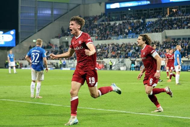 01.11.2025, xrekx, Fussball 2.Bundesliga, SV Darmstadt 98 - Arminia Bielefeld v.l. Torjubel nach dem Tor zum celebrating the goal celebrate 2:2 durch Maximilian Großer (Arminia Bielefeld) (DFL DFB REGULATIONS PROHIBIT ANY USE OF PHOTOGRAPHS as IMAGE SEQUENCES and or QUASI-VIDEO) Darmstadt
