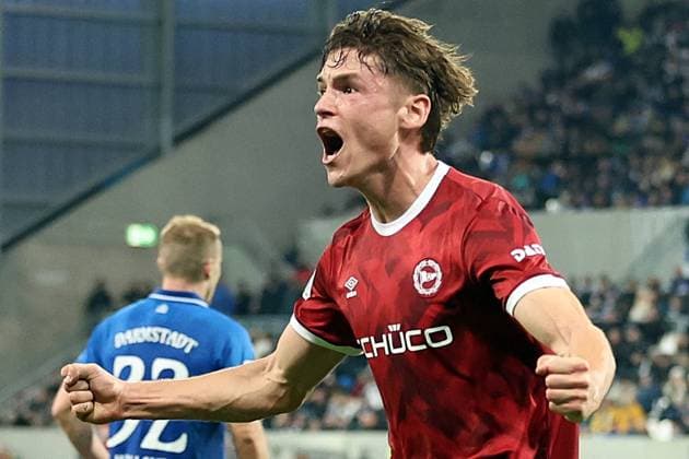01.11.2025, xrekx, Fussball 2.Bundesliga, SV Darmstadt 98 - Arminia Bielefeld v.l. Torjubel nach dem Tor zum celebrating the goal celebrate 2:2 durch Maximilian Großer (Arminia Bielefeld) (DFL DFB REGULATIONS PROHIBIT ANY USE OF PHOTOGRAPHS as IMAGE SEQUENCES and or QUASI-VIDEO) Darmstadt