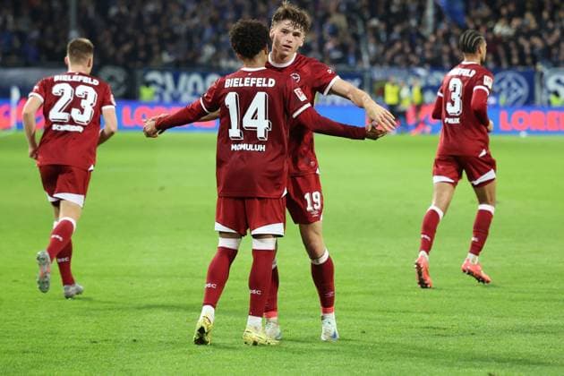 01.11.2025, xrekx, Fussball 2.Bundesliga, SV Darmstadt 98 - Arminia Bielefeld v.l. Torjubel nach dem Tor zum celebrating the goal celebrate 2:2 durch Maximilian Großer (Arminia Bielefeld) mit Monju Momuluh (Arminia Bielefeld) (DFL DFB REGULATIONS PROHIBIT ANY USE OF PHOTOGRAPHS as IMAGE SEQUENCES and or QUASI-VIDEO) Darmstadt