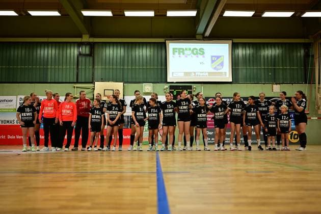 Handball I Frauen I Saison 2025-2026 I 3. Liga Nord I 7. Spieltag I SV Henstedt-Ulzburg - SV Todesfelde I 01.11.2025 SV Henstedt-Ulzburg Frauen zusammen Henstedt-Ulzburg Alstergymnasium Henstedt-Ulzburg Schleswig Holstein Deutschland Copyright: xLobeca FelixxSchlikisx
