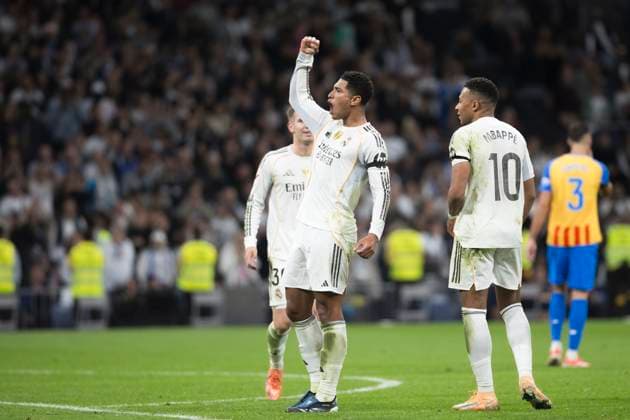 LA LIGA EA Sports - Real Madrid vs Valencia MADRID, SPAIN - November 1:Jude Bellingham of Real Madrid celebrates a goal during the La Liga 2025 26 match between Real Madrid and Valencia at Santiago Bernabeu Stadium. (Photo by Guille Martinez f22photo) Madrid Santiago Bernabeu Stadium Spain Copyright: xGuillermoxMartinezx