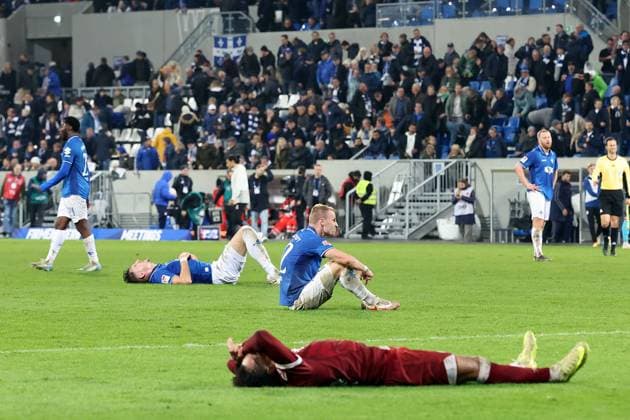 01.11.2025, xrekx, Fussball 2.Bundesliga, SV Darmstadt 98 - Arminia Bielefeld v.l. Matej Maglica (SV Darmstadt 98) Fabian Holland (SV Darmstadt 98) Monju Momuluh (Arminia Bielefeld) am Boden Spielende (DFL DFB REGULATIONS PROHIBIT ANY USE OF PHOTOGRAPHS as IMAGE SEQUENCES and or QUASI-VIDEO) Darmstadt