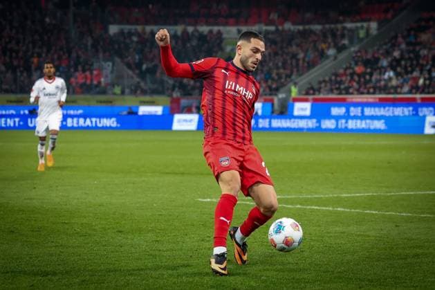 Arijon Ibrahimovic 22 (1FC Heidenheim 1846) in Aktion, 1.FC Heidenheim 1846 vs. Eintracht Frankfurt, Fussball, Maenner, DFL, Bundesliga, Saison 2025 2026, Voith Arena, 9. Spieltag, 01.11.2025 Heidenheim Baden-Wuerttemberg Deutschland