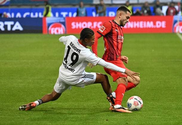01.11.2025, xjhx, Fussball 1.Bundesliga, 1.FC Heidenheim - Eintracht Frankfurt v.l. Jean-Matteo Bahoya (Eintracht Frankfurt), Arijon Ibrahimovic (1.FC Heidenheim) (DFL DFB REGULATIONS PROHIBIT ANY USE OF PHOTOGRAPHS as IMAGE SEQUENCES and or QUASI-VIDEO) Heidenheim
