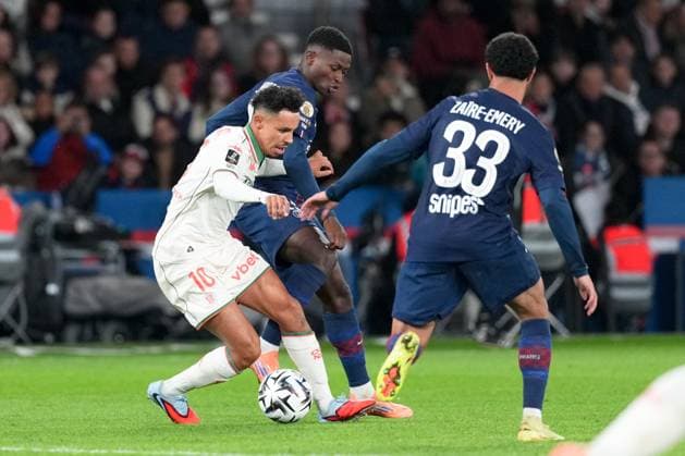 Paris Saint-Germain FC v OGC Nice - Ligue 1 McDonald s 2025 2026 25 Nuno MENDES (psg) - 10 Sofiane DIOP (ogcn) during the Ligue 1 McDonald s match between Paris Saint-Germain FC and OGC Nice at Parc des Princes on November 1, 2025 in Paris, France. Paris France  Copyright: xFEPx 776348189