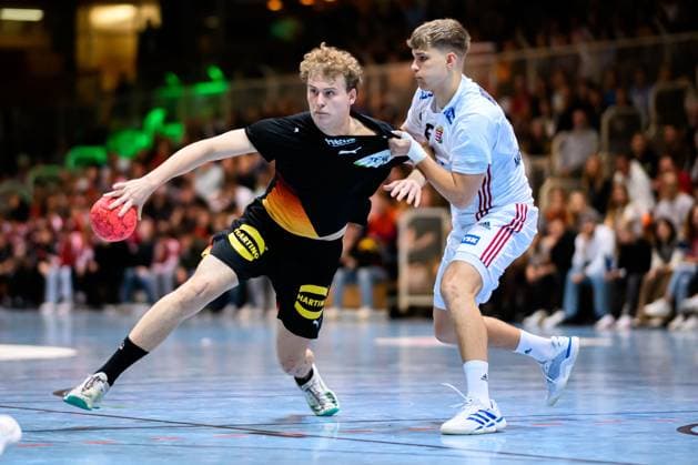 Erlangen: Handball - Laenderspiel U20 - Deutschland - Ungarn William Reichardt (Deutschland), Adam Horvath-Garaba (Ungarn) Erlangen Karl-Heinz Hirsemann Halle Bayern Deutschland
