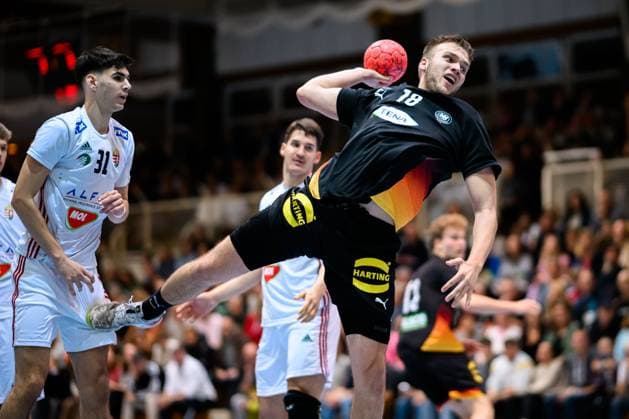 Erlangen: Handball - Laenderspiel U20 - Deutschland - Ungarn Tim Schröder Schroeder (Deutschland) Erlangen Karl-Heinz Hirsemann Halle Bayern Deutschland