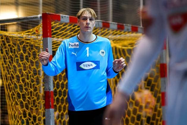 Erlangen: Handball - Laenderspiel U20 - Deutschland - Ungarn Torhueter Linus Borreck (Deutschland) Erlangen Karl-Heinz Hirsemann Halle Bayern Deutschland
