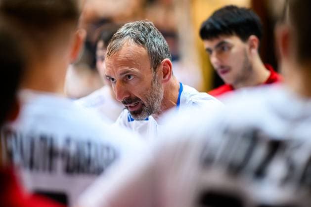 Erlangen: Handball - Laenderspiel U20 - Deutschland - Ungarn Ungarns Trainer Miguel Velasco Encinas Erlangen Karl-Heinz Hirsemann Halle Bayern Deutschland