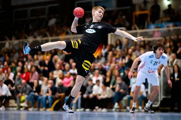 Erlangen: Handball - Laenderspiel U20 - Deutschland - Ungarn Jan Gruener Grüner (Deutschland) Erlangen Karl-Heinz Hirsemann Halle Bayern Deutschland