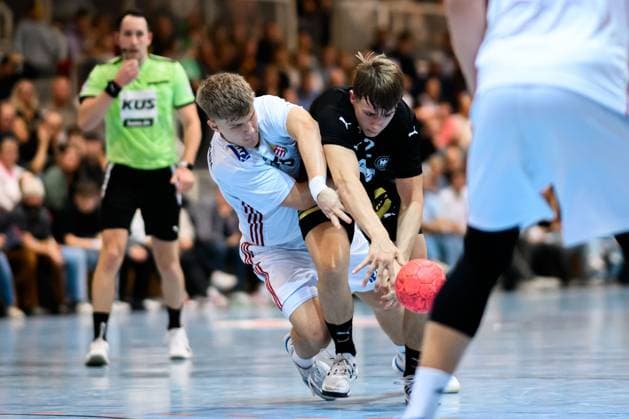 Erlangen: Handball - Laenderspiel U20 - Deutschland - Ungarn Michel Fuchs (Deutschland) Erlangen Karl-Heinz Hirsemann Halle Bayern Deutschland