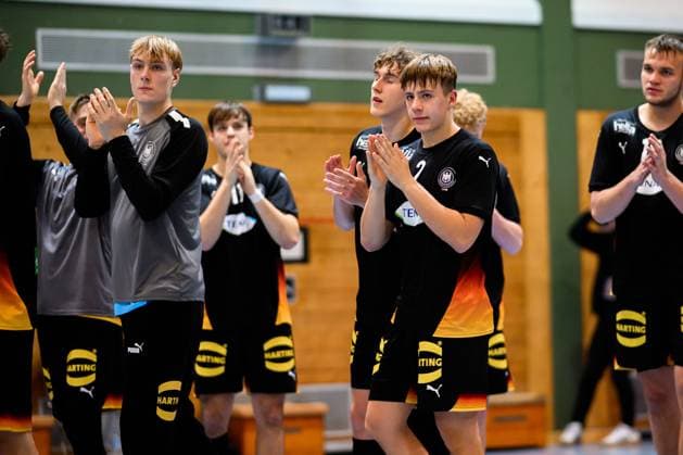 Erlangen: Handball - Laenderspiel U20 - Deutschland - Ungarn Michel Fuchs (Deutschland) Erlangen Karl-Heinz Hirsemann Halle Bayern Deutschland