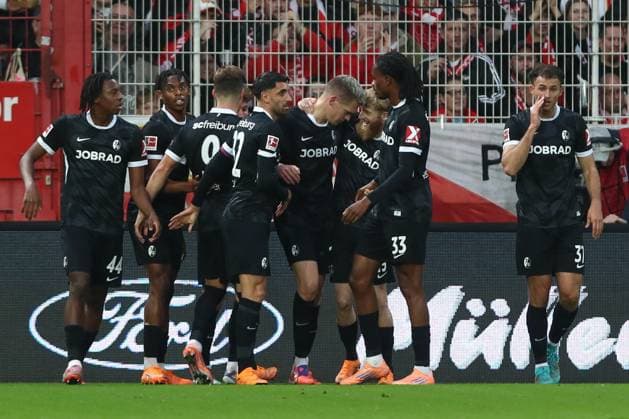 01.11.2025, xtgx, Fussball 1. Bundesliga, 1. FC Union Berlin - SC Freiburg emspor, v.l. Freiburg um Matthias Ginter (SC Freiburg, 28) Jubel, Torjubel, jubelt ueber das Tor, celebrate the goal, celebration (DFL DFB REGULATIONS PROHIBIT ANY USE OF PHOTOGRAPHS as IMAGE SEQUENCES and or QUASI-VIDEO) Berlin