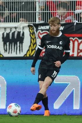 01.11.2025, xtgx, Fussball 1. Bundesliga, 1. FC Union Berlin - SC Freiburg emspor, v.l. Jan Niklas Beste (Freiburg) Freisteller, Einzelbild, Ganzkoerper, single frame (DFL DFB REGULATIONS PROHIBIT ANY USE OF PHOTOGRAPHS as IMAGE SEQUENCES and or QUASI-VIDEO) Berlin