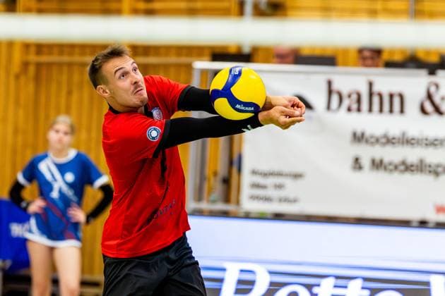 01.11.2025, GER, Volleyball, 2.BL Maenner Sued, Saison 2025 2026, Blue Volleys Gotha - Enervigo Volleys Dresden Len Spankowski (Blue Volleys Gotha) 99867 Gotha Sporthalle Sportanlage Ernesti Thüringen Deutschland
