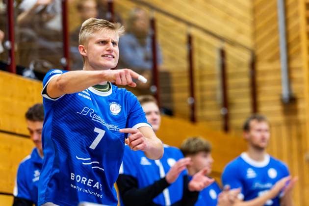 01.11.2025, GER, Volleyball, 2.BL Maenner Sued, Saison 2025 2026, Blue Volleys Gotha - Enervigo Volleys Dresden Hannes Krochmann (Blue Volleys Gotha) 99867 Gotha Sporthalle Sportanlage Ernesti Thüringen Deutschland