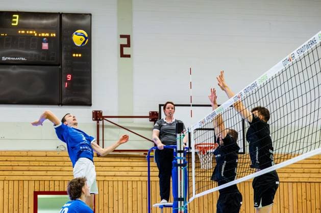 01.11.2025, GER, Volleyball, 2.BL Maenner Sued, Saison 2025 2026, Blue Volleys Gotha - Enervigo Volleys Dresden Christoph Assmann (Blue Volleys Gotha) 99867 Gotha Sporthalle Sportanlage Ernesti Thüringen Deutschland