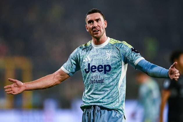 2025-11-01 US Cremonese v Juventus FC - Serie A CREMONA, ITALY - NOVEMBER 1: Dusan Vlahovic of Juventus FC reacts during the Serie A match between US Cremonese and Juventus FC at Stadio Giovanni Zini on November 1, 2025 in Cremona, Italy. (Photo by Alberto Gandolfo BSR Agency) Cremona Italy Content not available for redistribution in The Netherlands directly or indirectly through any third parties. Copyright: xBSRxAgencyx