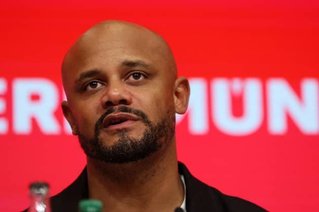 Fussball, Herren, Bundesliga, Saison 2025 2026, FC Bayern München - Bayer 04 Leverkusen, Allianz Arena Vincent Kompany, Trainer (FC Bayern München) auf der Pressekonferenz DFB, DFL regulations prohibit any use of photographs as image sequences and or quasi-video