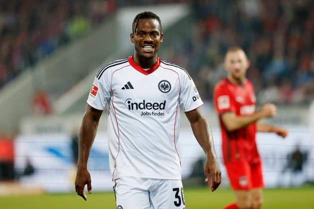 Michy Batshuayi (Eintracht Frankfurt, 30), 01.11.2025, Fussball, Bundesliga, 1. FC Heidenheim - Eintracht Frankfurt, GER, Heidenheim, Voith-Arena, DFL REGULATIONS PROHIBIT ANY USE OF PHOTOGRAPHS AS IMAGE SEQUENCES AND OR QUASI-VIDEO. Copyright: HMBxMedia xHeikoxBecker