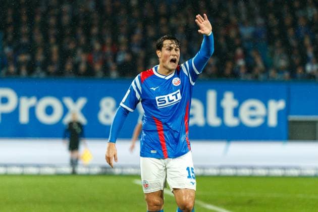 Ahmet Gürleyen (Rostock) gestenreich; GER, FC Hansa Rostock vs. SC Verl, Fußball, Männer, 3. Liga, 13.Spieltag, Spielzeit 2025 2026, 01.11.2025 Rostock Ostseestadion Mecklenburg - Vorpommern Deutschland