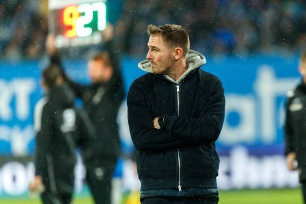 Trainer Tobias Strobl (Verl) ; GER, FC Hansa Rostock vs. SC Verl, Fußball, Männer, 3. Liga, 13.Spieltag, Spielzeit 2025 2026, 01.11.2025 Rostock Ostseestadion Mecklenburg - Vorpommern Deutschland
