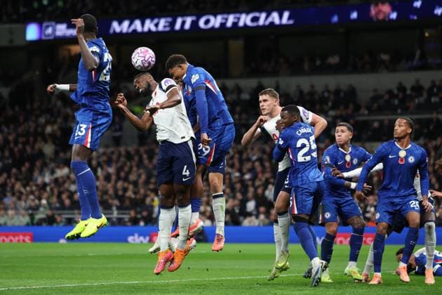 Tottenham Hotspur v Chelsea, Premier League Tottenham Hotspur defender Kevin Danso (4) battles Chelsea defender Wesley Fofana (29) at a corner during the Tottenham Hotspur v Chelsea Premier League match at the Tottenham Hotspur Stadium, London, England on 1 November 2025 Credit: Sally Rawlins Every Second Media Editorial use only. All images are copyright Every Second Media Limited. No images may be reproduced without prior permission. All rights reserved. Premier League and Football League images are subject to licensing agreements with Football DataCo Limited. see https: www.football-dataco.com Copyright: xIMAGO EveryxSecondxMediax ESM-1650-0080 SallyxRawlinsx xEveryxSecondxMediax