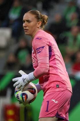 Wolfsburg, Deutschland 01. November 2025: 1. BL - Frauen - 2025 2026 - VfL Wolfsburg vs. TSG 1899 Hoffenheim Im Bild: Torhüterin Laura Dick (TSG) DFB regulations prohibit any use of photographs as image sequences and or quasi-video AOK Stadion Niedersachsen Copyright: xFotostandx xFantinix