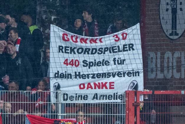 Fußball, Herren, Saison 2025 2026, 1. Bundesliga (9. Spieltag), 1. FC Union Berlin - SC Freiburg, Gästeblock, Fans von Freiburg, Transparent für Christian Günter (Freiburg), der aber nicht zum Einsatz kam, 01.11.2025, Copyright: xMatthiasxKochx