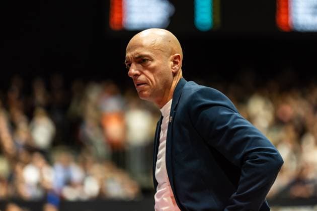 GER, easy-Credit Basketball-Bundesliga, Niners Chemnitz - Basketball Löwen Braunschweig. 01.11.2025, Messe, Chemnitz, GER, easy-Credit Basketball-Bundesliga, Niners Chemnitz - Basketball Löwen Braunschweig. Rodrigo Pastore (Head Coach), Niners Chemnitz Â Foto Alexander Trienitz Chemnitz Messe Sachsen Deutschland