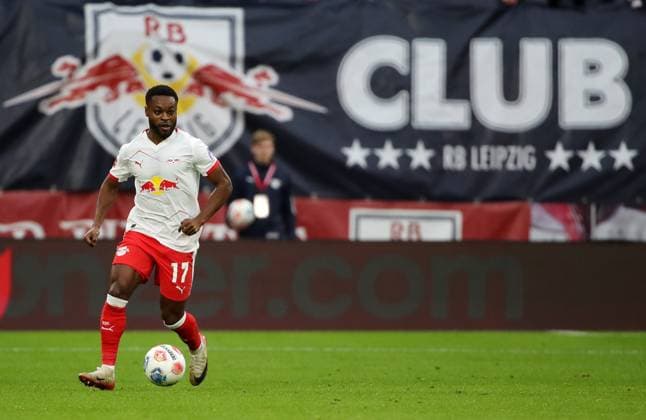 GER, 1.Bundesliga, RB Leipzig - VfB Stuttgart 01.11.2025, Leipzig, Red Bull Arena, GER, Saison 2025 2026, 1.Bundesliga, 09.Spieltag, RasenBallsport Leipzig vs VfB Stuttgart im Bild Ridle Baku (Leipzig) DFL regulations prohibit any use of photographs as image sequences and or quasi-video
