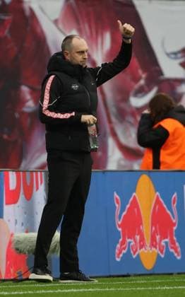 GER, 1.Bundesliga, RB Leipzig - VfB Stuttgart 01.11.2025, Leipzig, Red Bull Arena, GER, Saison 2025 2026, 1.Bundesliga, 09.Spieltag, RasenBallsport Leipzig vs VfB Stuttgart im Bild Trainer Ole Werner (Leipzig) DFL regulations prohibit any use of photographs as image sequences and or quasi-video
