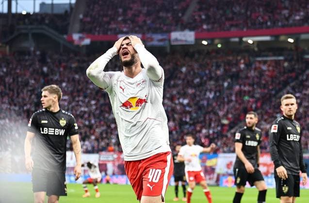 GER, 1.Bundesliga, RB Leipzig - VfB Stuttgart 01.11.2025, Leipzig, Red Bull Arena, GER, Saison 2025 2026, 1.Bundesliga, 09.Spieltag, RasenBallsport Leipzig vs VfB Stuttgart im Bild Romulo Jose Cardoso Da Cruz (Leipzig) enttaeuscht nach vergebener Torchance DFL regulations prohibit any use of photographs as image sequences and or quasi-video