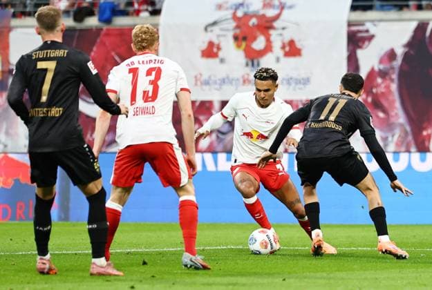 GER, 1.Bundesliga, RB Leipzig - VfB Stuttgart 01.11.2025, Leipzig, Red Bull Arena, GER, Saison 2025 2026, 1.Bundesliga, 09.Spieltag, RasenBallsport Leipzig vs VfB Stuttgart im Bild Antonio Eromonsele Nusa (Leipzig) gegen Bilal El Khannouss (Stuttgart) DFL regulations prohibit any use of photographs as image sequences and or quasi-video
