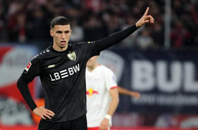 GER, 1.Bundesliga, RB Leipzig - VfB Stuttgart 01.11.2025, Leipzig, Red Bull Arena, GER, Saison 2025 2026, 1.Bundesliga, 09.Spieltag, RasenBallsport Leipzig vs VfB Stuttgart im Bild Bilal El Khannouss (Stuttgart) DFL regulations prohibit any use of photographs as image sequences and or quasi-video