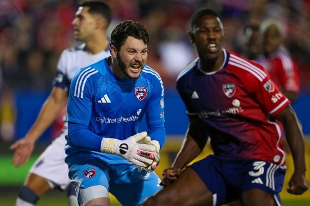 November 1, 2025, Frisco, Texas, USA: FC Dallas goalie MICHAEL COLLODI (1) and teammate OSAZE URHOGHIDE (3) react to a block on a goal attempt by Vancouver in the second half of game 2 in their playoff series against Vancouver on Saturday at Toyota Stadium in Frisco on Saturday. I Frisco USA - ZUMAm257 20251101_zsp_m257_021 Copyright: xBrianxMcLeanx