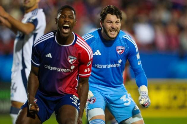 November 1, 2025, Frisco, Texas, USA: OSAZE URHOGHIDE (3) and teammate MICHAEL COLLODI (1) react to a block on a goal attempt by Vancouver in the second half of game 2 in their playoff series against Vancouver on Saturday at Toyota Stadium in Frisco on Saturday. I Frisco USA - ZUMAm257 20251101_zsp_m257_014 Copyright: xBrianxMcLeanx