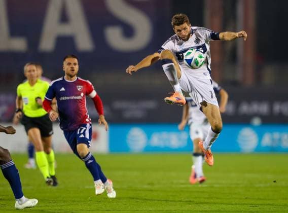 November 1, 2025, Frisco, Texas, USA: VancouverÃ¢â‚¬â ¢s THOMAS MULLER (6) leaps to kick the ball in the second half of game 2 in their playoff series against FC Dallas on Saturday at Toyota Stadium in Frisco on Saturday. In the background is FC Dallas (C) RAMIRO. Frisco USA - ZUMAm257 20251101_zsp_m257_004 Copyright: xBrianxMcLeanx