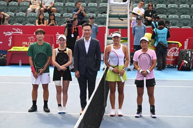 RECORD DATE NOT STATED Xinyu Jiang, Yafan Wang Peangtarn Plipuech, Momoko Kobori In WTA250 Chinese tennis player Xinyu Jiang and Yafan Wang, Thailand tennis player Peangtarn Plipuech and Japanese tennis player Momoko Kobori taking photo before the match at the Hong Kong Tennis Open on November 2, 2025 in Hong Kong. (Photo by Kobe Li Nexpher Images) Hong Kong