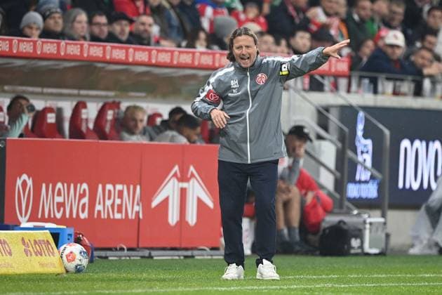 Trainer Bo HENRIKSEN (MZ) Gestik, gestikuliert, 1.FSV Mainz 05 (MZ) - SV Werder Bremen (HB) 1-1 Fussball 1. Bundesliga Saison 2025 2026, 9.Spieltag, Spieltag9, matchday9, am 01.11.2025, MEWA Arena Mainz. DFL regulations prohibit any use of photographs as image sequences and or quasi-video Â