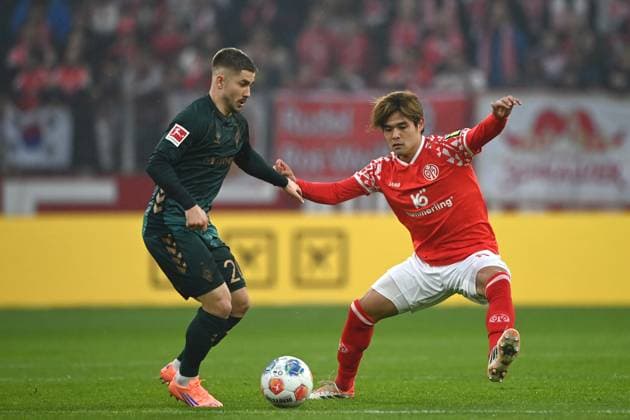 NO SALES IN JAPAN! Kaishu SANO (MZ) vs. Romano SCHMID (HB) 1.FSV Mainz 05 (MZ) - SV Werder Bremen (HB) 1-1 Fussball 1. Bundesliga Saison 2025 2026, 9.Spieltag, Spieltag9, matchday9, am 01.11.2025, MEWA Arena Mainz. DFL regulations prohibit any use of photographs as image sequences and or quasi-video