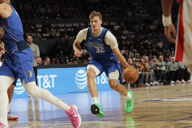 Dallas Mavericks v Detroit Pistons Cooper Flagg 32 of Dallas Mavericks drives to the basket during the Match against Detroit Pistons at Mexico City Arena. Detroit Pistons beats Dallas Mavericks 122-110. on November 1, 2025 in Mexico City, Mexico. (Photo by Ian Robles Eyepix Group) Copyright: xIanxRobles xEyepixxGroupx 016A2173jpeg