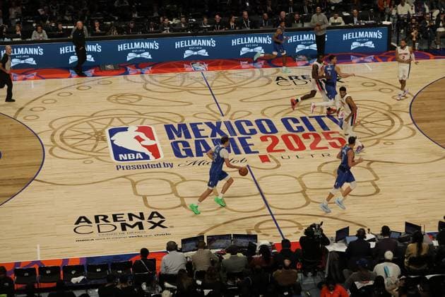 Dallas Mavericks v Detroit Pistons Cooper Flagg 32 of Dallas Mavericks drives the ball during the Match against Detroit Pistons at Mexico City Arena. Detroit Pistons beats Dallas Mavericks 122-110. on November 1, 2025 in Mexico City, Mexico. (Photo by Ian Robles Eyepix Group) Copyright: xIanxRobles xEyepixxGroupx 016A2717jpeg