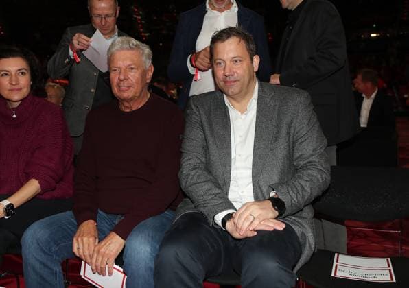 FC Bayern München, Jahreshauptversammlung, BMW Park Oberbürgermeister der Stadt München Dieter Reiter (li.) mit Kanzler Vize, Lars Klingbeil (re.) sitzend