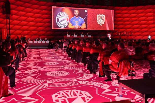 Schalte Trainer Vincent KOMPANY (Bayern Muenchen), Jahreshauptversammlung 2025 des FC Bayern Muenchen e.V. am 02.11.2025, Rudi Sedlmayer Halle. Â