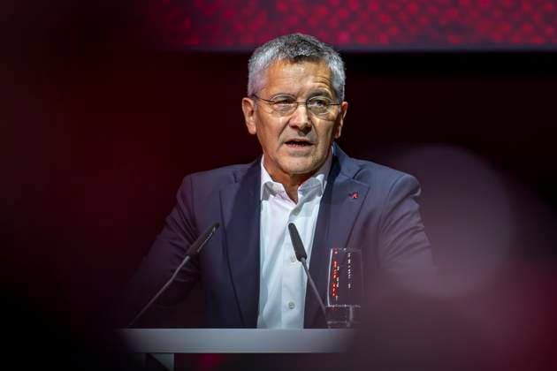02.11.2025: Fußball: Jahreshauptversammlung des FC Bayern München. Präsident Herbert Hainer spricht. Copyright: xDavidxInderliedx
