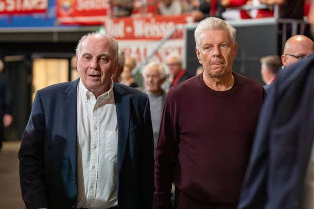 Uli Hoeness Aufsichtsratsmitglied FC Bayern Muenchen eV sowie Ehrenpraesident des FC Bayern mit Dieter Reiter, Oberbürgermeister der Stadt München, Jahreshauptversammlung des FC Bayern Muenchen eV, 2025, 02.11.2025 Muenchen Bayern Deutschland