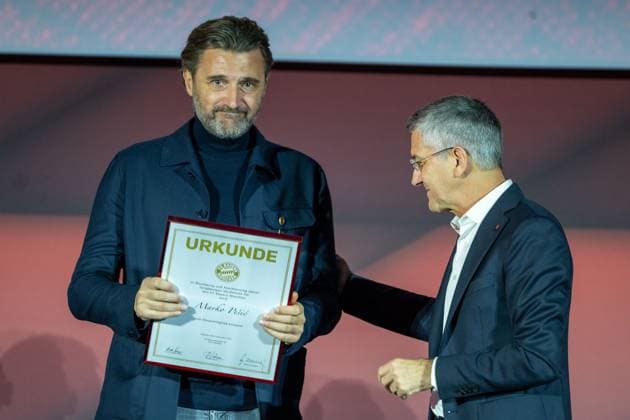 Herbert Hainer (FC Bayern Muenchen, Praesident), Marko Pesic (FC Bayern Basketball), Ehrenmitgliedschaft, Ehrenmitglied, GER, FC Bayern Muenchen, Fussball, Bundesliga, Jahreshauptversammlung FC Bayern Muenchen eV 2025, 02.11.2025, DFL DFB REGULATIONS PROHIBIT ANY USE OF PHOTOGRAPHS AS IMAGE SEQUENCES AND OR QUASI-VIDEO, GER, FC Bayern Muenchen, Fussball, Bundesliga, Jahreshauptversammlung FC Bayern Muenchen eV 2025, 02.11.2025 Muenchen Copyright: xEibner-Pressefotox EP_EER
